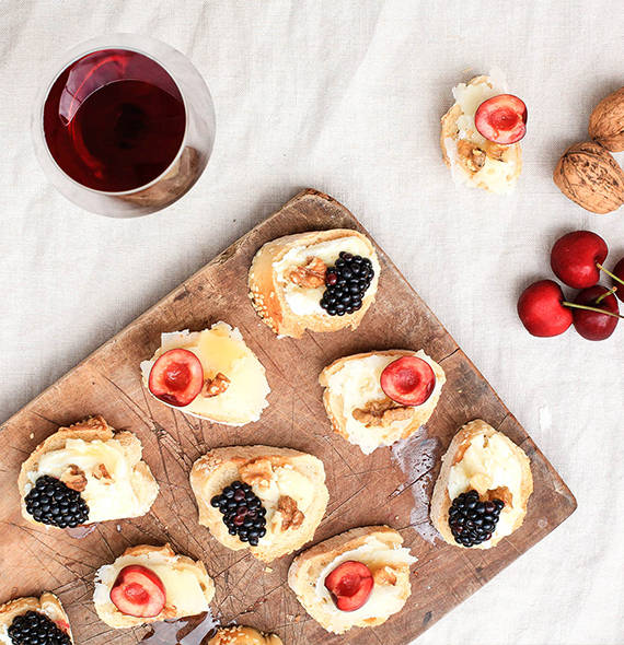 Cheese-topped Baguette Rounds