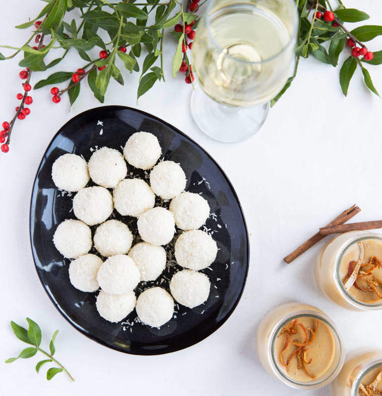 TRUFFES DE COCO RÂPÉES AU LAIT CONCENTRÉ