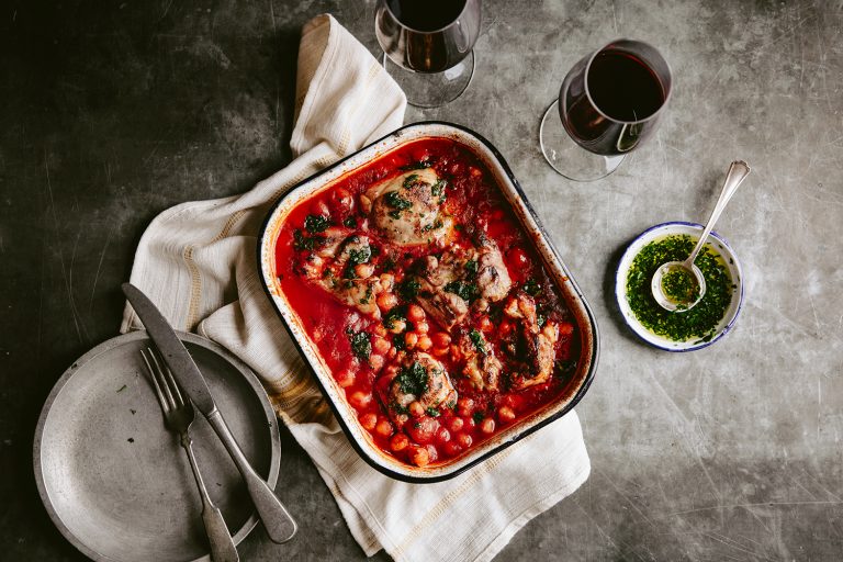 Rezept: Gebackene Hähnchenbrustfilets in Tomatensauce mit Kichererbsen