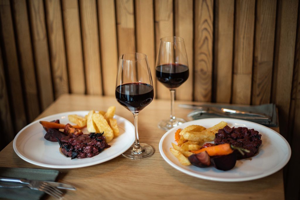 le tournant frites vin rouge