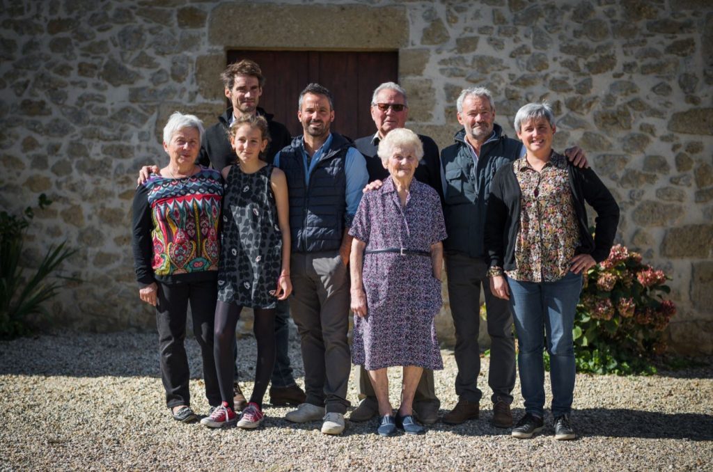 family produce bordeaux wine