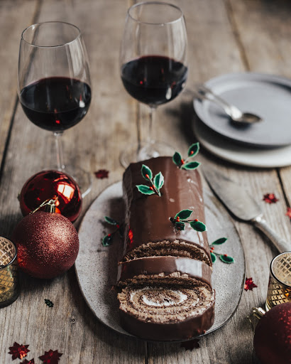 christmas log bordeaux red wine