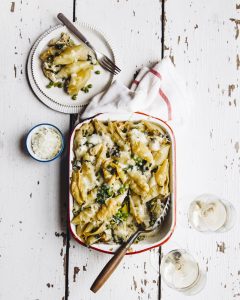 Baked pasta shells with spinach and peas