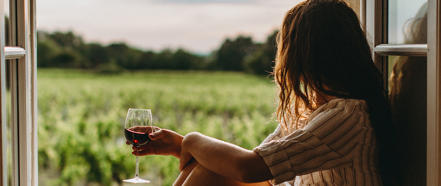 Les 6 moments parfaits pour déguster un verre de vin à la maison