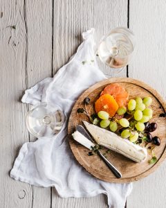 cheese fruits platter bordeaux wine