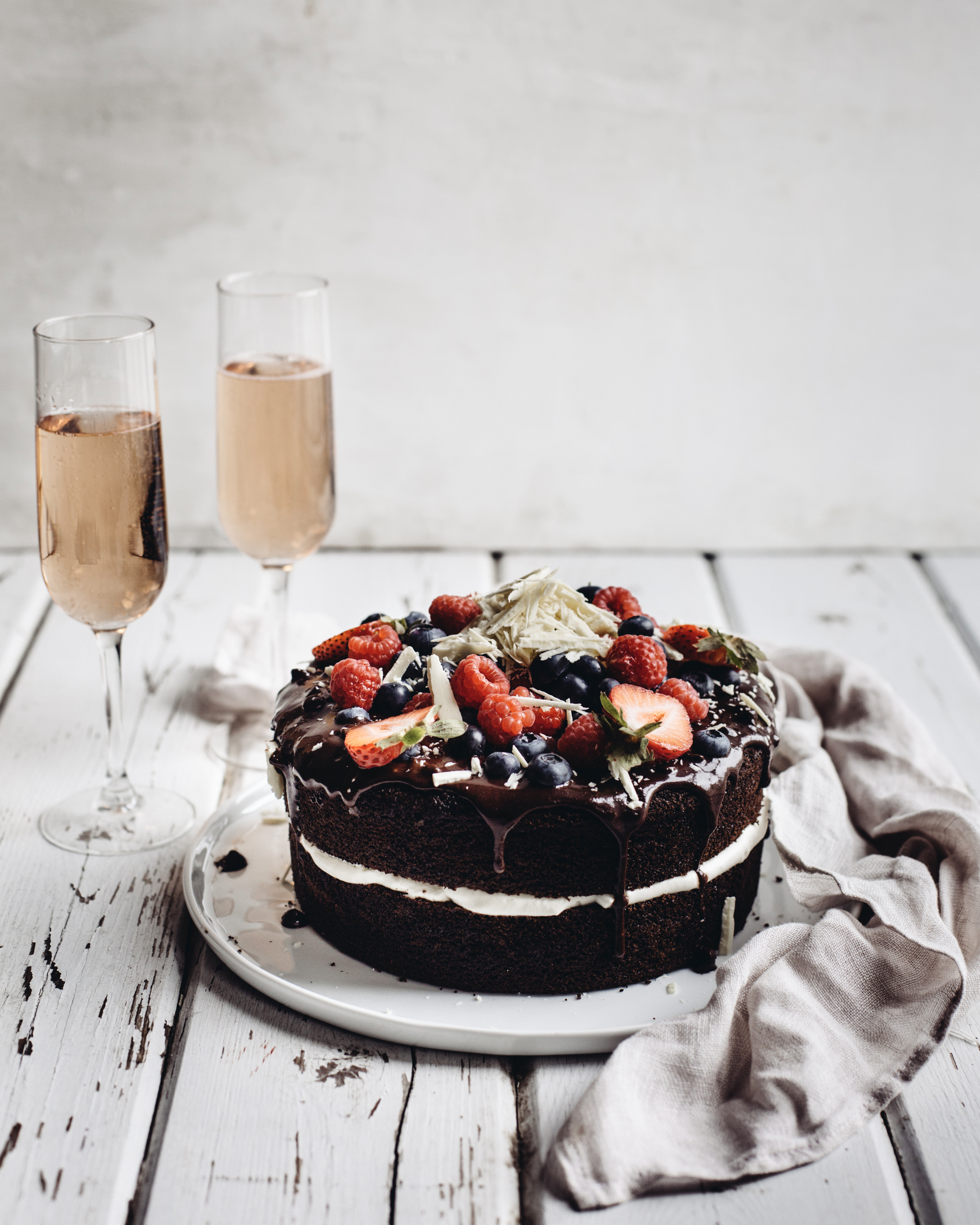 Chocolate Cake With Mascarpone And Red Fruits Cremant Rose Site Officiel Bordeaux Com