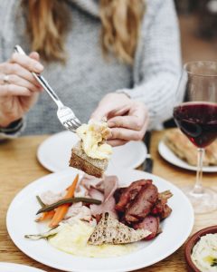 cheese-raclette-noel-vin-rouge-bordeaux