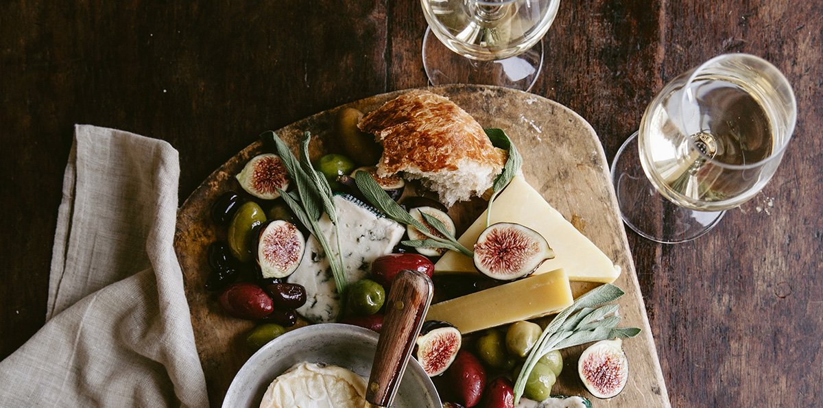Top 5 Dry White Bordeaux Wines for British Cheeses