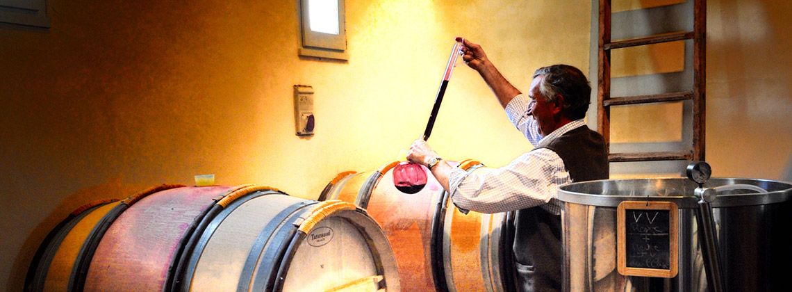 Holzfass vs. Edelstahltank: was bedeutet das für den Wein?