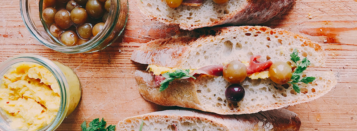 Brotzeit und Wein