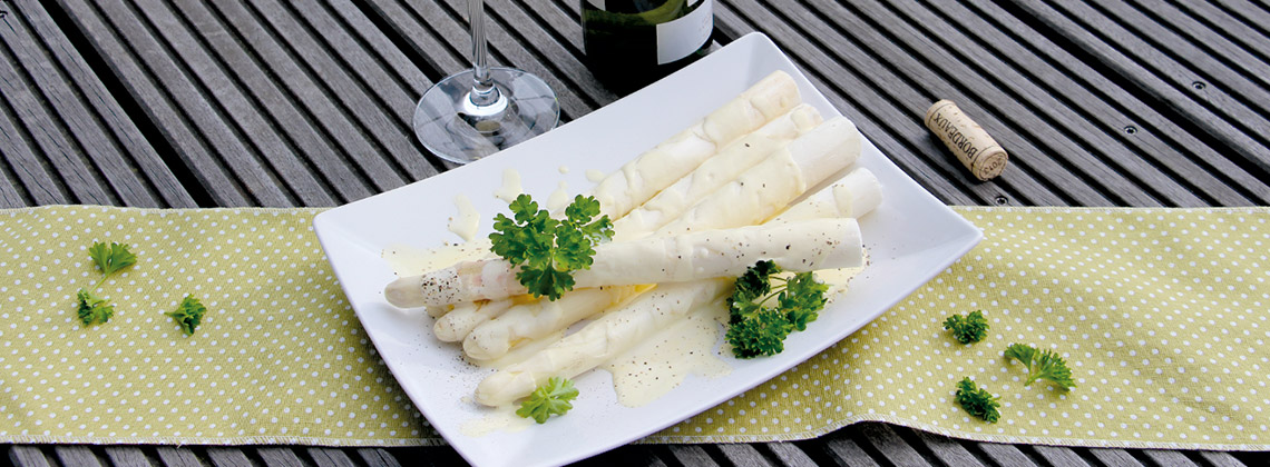 Saisonal Kochen: Spargel und Weißwein